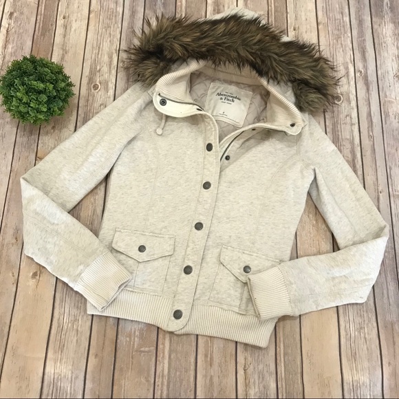 Abercrombie & Fitch Jackets & Blazers - A&F | Jersey Quilted Oatmeal Jacket Fur Hood M